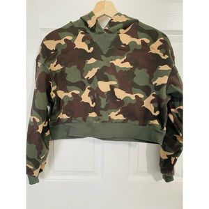 • army print cropped hoodie •